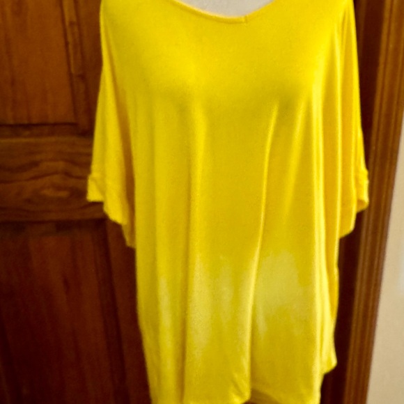 3X Womens Zenana cuffed sleeve v-neck oversized T-shirt. Beautiful yellow. EUC - Picture 2 of 4